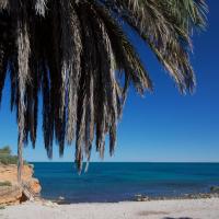 Beachfront Getaway with Fantastic Views, hotel u gradu 'L'Ampolla'