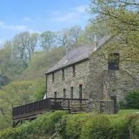 Troedyrhiw Holiday Cottages, hotel di Cardigan