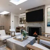 2 BR 3BA Condo - AC, Heated Pool, Walk to Town, hotel din Aspen