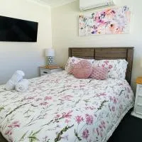 Worrigee 3BR/1BA Stay Heated Rooms Near Shops, hotell i Worragee