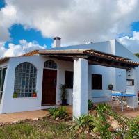 Casa Sesta-Charming House with 3 Bedrooms, hotel v destin&aacute;cii Raposeira