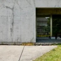 一棟貸切鳥取の深緑に潜むモダン建築焙煎したての珈琲と休息を, хотел в Тотори