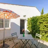 Gite Les Jardins d'Harmonie โรงแรมในBourgneuf