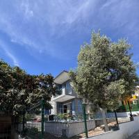 3BR Vacation House in Central Kuşadası，庫薩達斯的飯店