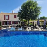 Hôtel Le Mas Des Amandiers, hotell sihtkohas Graveson