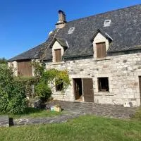 Charmante maison en pierres, hotel Saint-Amandin városában