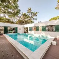 Casa do Cedro Portuguese villa Pool & hot tub – hotel w mieście Colares