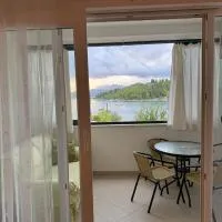 2 bed Comfy Gem: Functional, Ideal Location, Steps to the Beach, hotel em Blace