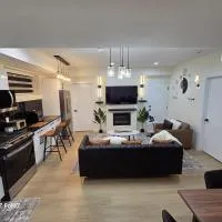 Luxury Comfort Stay in Keswick 2Bedrooms- 1Bath, hotell i Edmonton