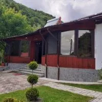 Viesnīca La Păstrăvărie ,,Casa Iov,, pilsētā Moroeni