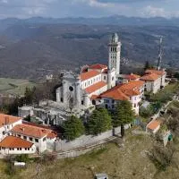 Guesthouse Rajski okusi Sveta Gora, хотел в Solkan