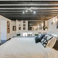 Converted Cinema room into studio apartment, hotel di Kenton