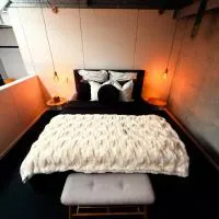 Stylish Industrial Loft near the Airport, hotel a Rotorua