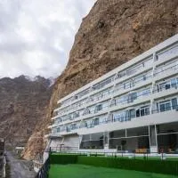 Pearl Continental Attabad Lake, Hunza، فندق في هنزه