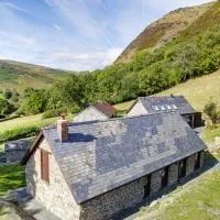 Cwm Clyd Longhouse – hotel w mieście Llanwrthwl