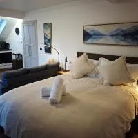 The Wooden Nest - Private King Studio near Slieve Russell Hotel, готель у місті Belturbet