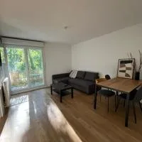 Quiet and Bright Apartment, Tram 2 Minutes Away, hotel em Pessac