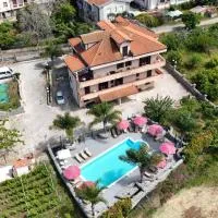 Esclusivo Residence di 6 Appartamenti con Piscina Privata a Capo Vaticano, hotel a Capo Vaticano