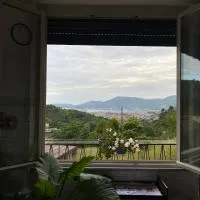 Tra verde e mare, hotel a Lunense