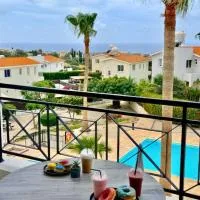 Sea View Apartment with Pool & Balcony near Coral Bay, hôtel à Peyia
