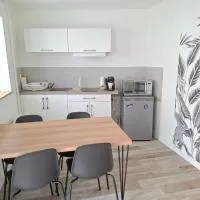 L'ESPOIRENTHESE T2 35m2, hotel en Nieuil-lʼEspoir