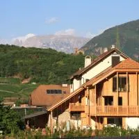 stodel apartments - ideal base for exploring with modern comfort & mountain views, hotel v destinaci Frangarto