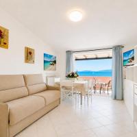 Sea View CB Penthouse with Pool 200m from the Beach, Hotel in Baja Sardinia