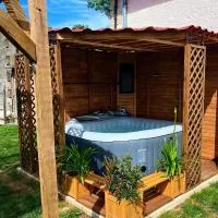 Viesnīca Maison avec jacuzzi au calme de Pessac sur Dordogne pilsētā Pessac-sur-Dordogne