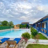 Delta Land Bungalows, hotel i Crișan