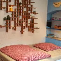 Gemütliches Zimmer mit geteiltem Bad und Küche in malerischem Ort direkt am Fluss, hótel í Kallmünz