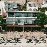 Sunset Boulevard Beach Hotel, hotel din Qeparo