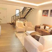 A Luxurious Duplex Apartment Just Steps Away from African Union, ξενοδοχείο στο Αντίς Αμπέμπα