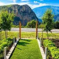 Vatra Traditional Guesthouse, hotel a Lekdush