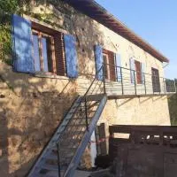 Chambres D'hôtes Les Noisetiers, hotel u gradu 'Saint-Martin-Lestra'