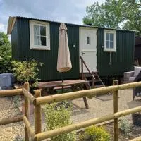 Offenham에 위치한 호텔 Merrywell Shepherds Hut