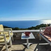 Luxury Retreat in the Heart of Mani with a Sea View, hotel en Plátsa