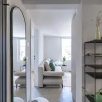 Central attic apartment on Lake Constance - modern, hotel sa Romanshorn
