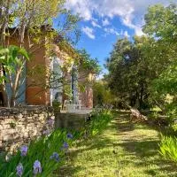 Les Iris, hotel a Bonnieux