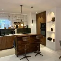 Lie de vin - appartement neuf - 650m des Thermes - RDC, hotel en Salins-les-Bains