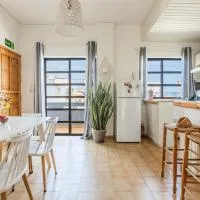 Chelonas Nest, Modern Comfort by the Beach, hotel en Gázion