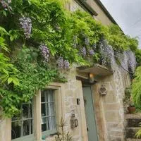Lamb Cottage Bed and Breakfast، فندق في Box