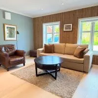 Stylish Apartment in Sandefjord - Free Parking, EV outlet, hotel a Sandefjord