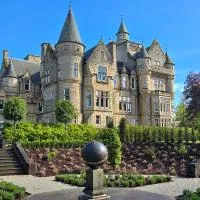 DOLLARBEG CASTLE - The Tower - Luxury Apartment, hotel u gradu Dollar