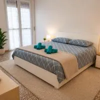 Casa Manolo Cavour Milano Comfort con Balcone vicino Metro, hotel i Cesano Boscone