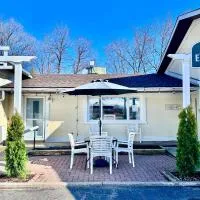 Auberge Eldo Inn, hotel em Blind River
