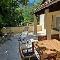 Maison en pierre Ardèche du sud، فندق في Valgorge
