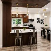 Beautiful And Modern, Valrico Apartment, хотел в Valrico
