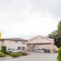 Super 8 by Wyndham Lake Country/Winfield Area Airport North, hotel in Winfield