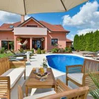 Luxury Villa Apartment - Private Jacuzzi & Sauna, Hotel in Črnec Biškupečki