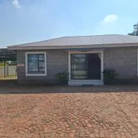 CE Guesthouse, hotel a Vanderbijlpark